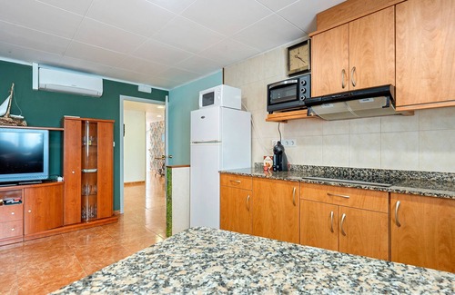 Villalba dels Arcs Apartment | Apartment 'Lo Perxe' with Mountain Views, Wi-Fi and Air Conditioning
