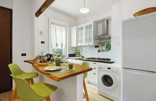 Bogliasco Apartment | Apartment 'Lo Scoglio' with Private Garden and Wi-Fi