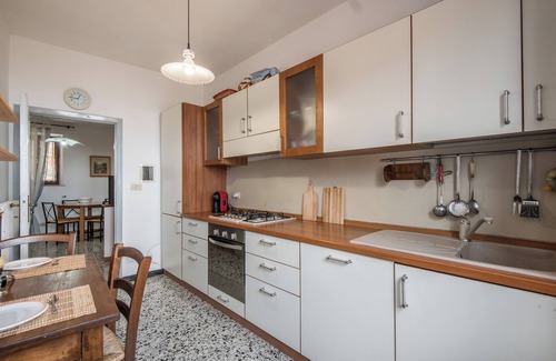 Montepulciano Apartment | Apartment 'Lo Zio Ezio' with Mountain View & Wi-Fi