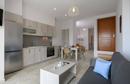 Kokinos Pirgos Apartment | Apartment located on the coastline of Kokkinos Pirgos with sea and beach view.