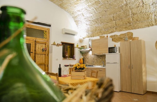 Terrasini House | Apartment located in ground floor 2 bedrooms