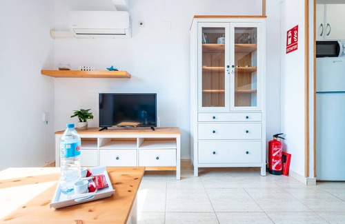 Alcossebre Apartment | Apartment 'Los Arcos' with Shared Pool, Wi-Fi and Air Conditioning