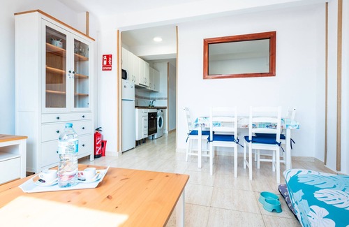 Alcossebre Apartment | Apartment 'Los Arcos' with Shared Pool, Wi-Fi and Air Conditioning