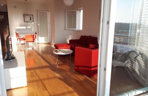 Vrpolje Apartment | Apartment Lucija - cozy flat in the city center with a sea view & parking