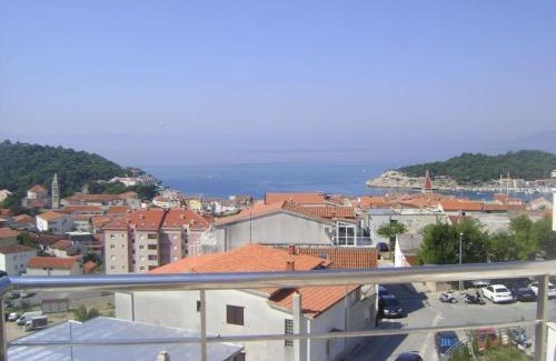 Vrpolje Apartment | Apartment Lucija - cozy flat in the city center with a sea view & parking