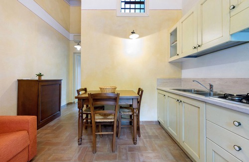 Soiano del Lago Apartment | Apartment 'Luppolo' with Lake View, Wi-Fi and Air Conditioning