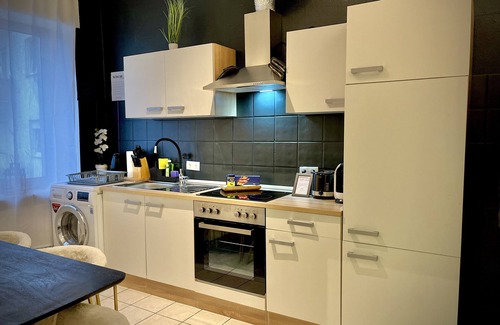 Bendorf Apartment | Apartment 'Luxury Stadtpark Bendorf' with Wi-Fi