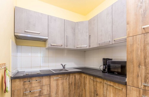 Nerezine Apartment | Apartment LYNA with garden 300m from the beach
