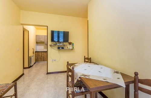 Nerezine Apartment | Apartment LYNA with garden 300m from the beach