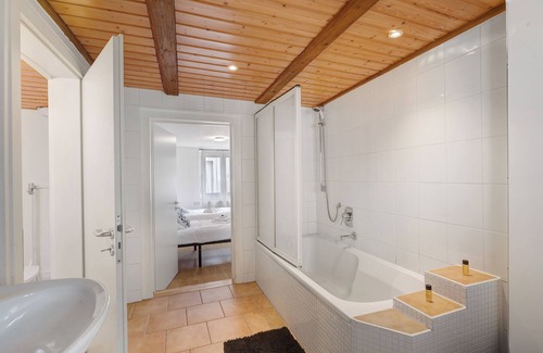 Schlatt Apartment | Apartment 'M B Homes Schlatt' with Lake View, Shared Terrace and Wi-Fi