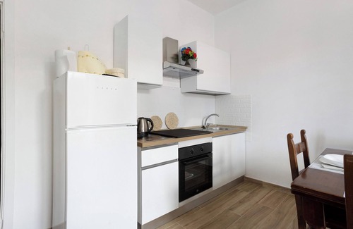 La Spezia Apartment | Apartment 'Maestrale' with Private Terrace, Wi-Fi and Air Conditioning