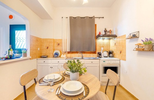 Vlachopoulatika Apartment | Apartment 'Maestro' with Shared Terrace, Wi-Fi and Air Conditioning