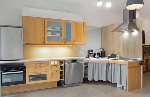 Wittighausen Apartment | Apartment 'Maiglöckchen' with Private Terrace, Shared Garden and Wi-Fi