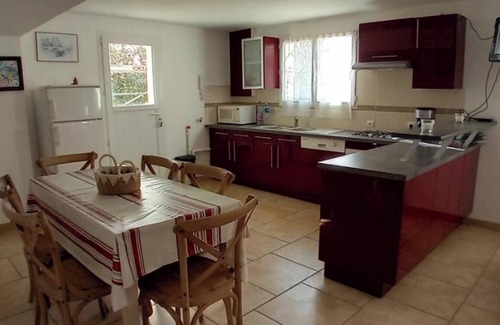Bardos Apartment | Apartment 'Maison Artzain Etchea' with Private Terrace, Private Garden and Wi-Fi