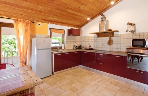 Chantignan Apartment | Apartment "Maison Povil" with Mountain View, Private Garden & Wi-Fi