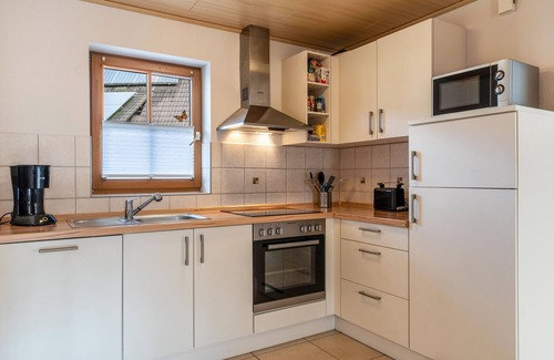 Schuttertal Apartment | Apartment 'Maisonette-ferienwohnung 2, 70qm' with Private Terrace, Shared Garden and Wi-Fi