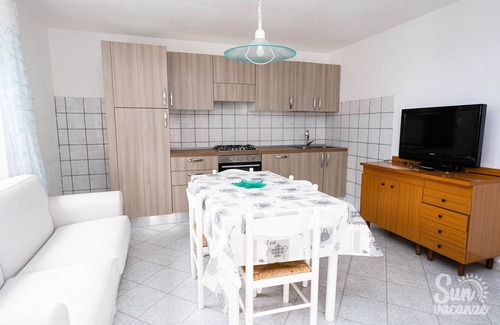 Budoni Apartment | Apartment 'Malamuri 5 Sun Vacanze' with Sea View, Shared Pool and Shared Garden