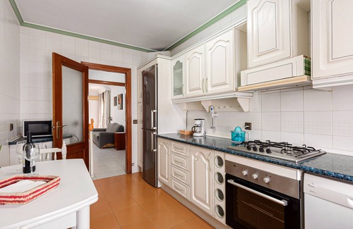 Campanillas Apartment | Apartment 'Manoli' with Mountain View, Wi-Fi and Air Conditioning