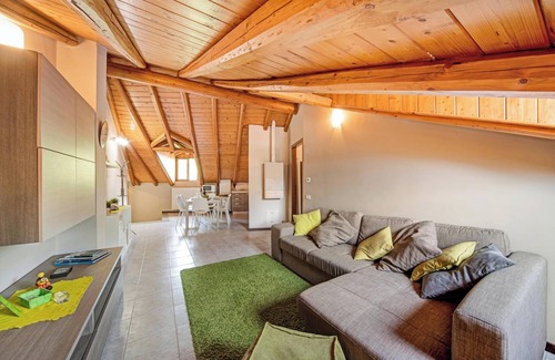 Esino Lario Apartment | Apartment 'Mansarda Fra Monte E Lago' with Mountain View, Shared Terrace and Wi-Fi