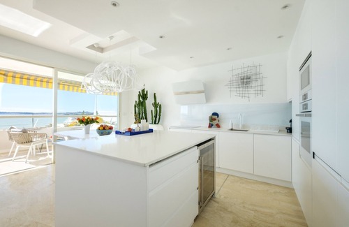 Villeneuve Loubet Beach Apartment | Apartment 'Marina Baie Des Anges' with Sea View, Wi-Fi and Air Conditioning