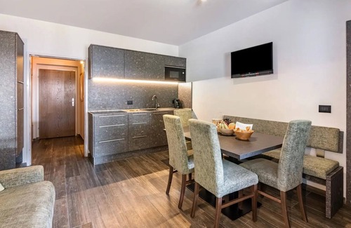 Martello Apartment | Apartment 'Martellerhof - Omis Pennhaus Small' with Sea View, Shared Terrace and Wi-Fi