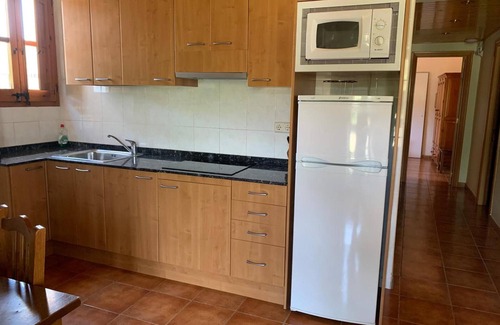 Sant Salvador de Guardiola House | Apartment 'Mas Set-rengs Completo' with Lake View, Private Pool and Wi-Fi
