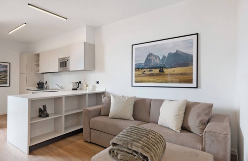 Laives Apartment | Apartment 'Maso Renner 7' with Mountain View, Wi-Fi and Air Conditioning