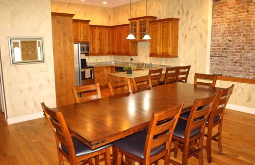 Washington Apartment | Apartment Master Suite at Cornerstone Inn