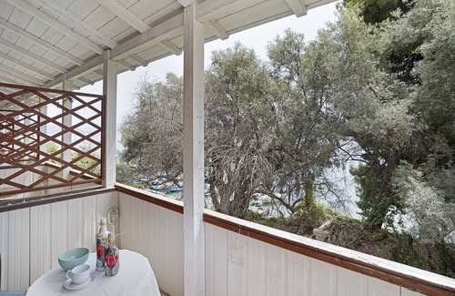 Perigiali Apartment | Apartment 'Mezoneta 1' with Sea View and Air Conditioning