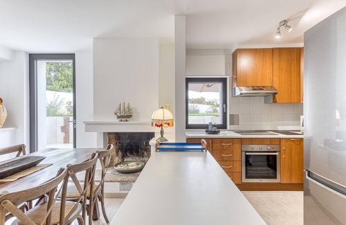 Taurisano House | Apartment 'Mistral' with Shared Pool, Wi-Fi and Air Conditioning