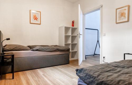 Goch Apartment | Apartment mit vier Einzelboxspringbetten - Netflix