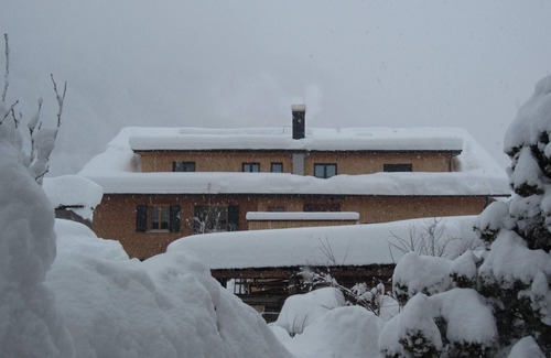 Mellau Apartment | Apartment 'Mittagspitz' with Shared Garden and Wi-Fi