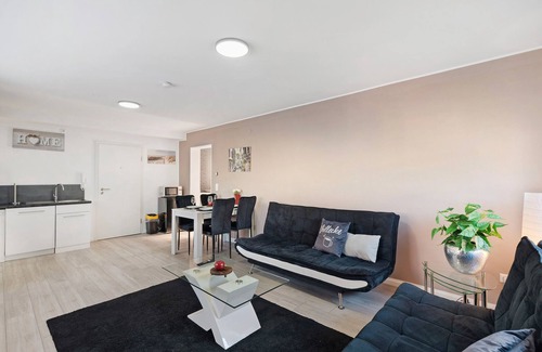 Oberweier Apartment | Apartment 'Moderne' with Private Terrace, Balcony and Wi-Fi