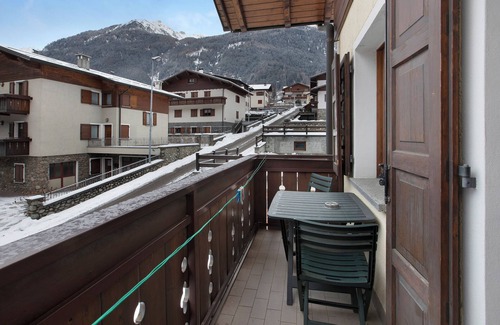 Valdisotto Apartment | Apartment "Monolocale Iris 1" with Mountain View, Balcony & Wi-Fi