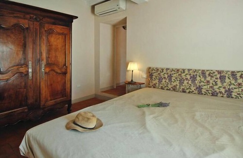 Collesalvetti Apartment | Apartment Mulino della Rivolta overlooking the shared pool in Colognole