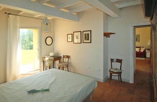 Collesalvetti Apartment | Apartment Mulino della Rivolta overlooking the shared pool in Colognole
