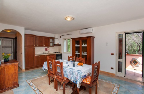 Sas Linnas Siccas Apartment | Apartment "Murice" with Sea View, Garden & Wi-Fi
