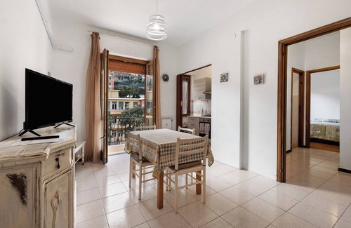 Recco Apartment | Apartment 'Natalina' with Balcony, Wi-Fi and Air Conditioning