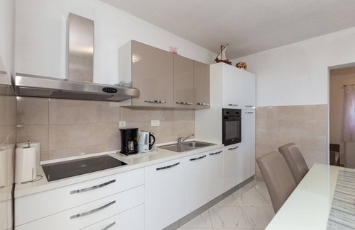 Veliko Brdo Apartment | Apartment NAVIS with outdoor pool and lovely sea views