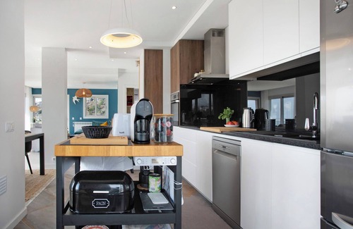 Nazare Apartment | Apartment 'Nazaré Dream View' with Sea View, Shared Pool and Wi-Fi
