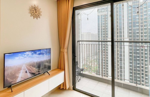 Gia Lam Apartment | Apartment near Artificial Beach, city view