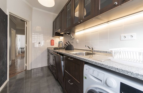 Alto do Pina Apartment | Apartment near Fonte Luminosa * 2BD APT CENTRAL *