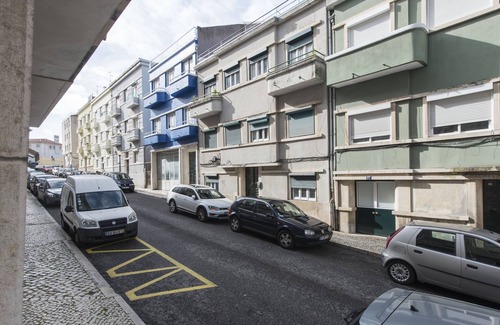 Alto do Pina Apartment | Apartment near Fonte Luminosa * 2BD APT CENTRAL *