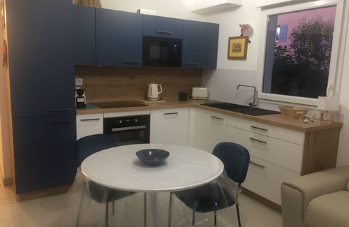 Saint-Cyr-sur-Mer Apartment | Apartment near the village and 2 km from the beach