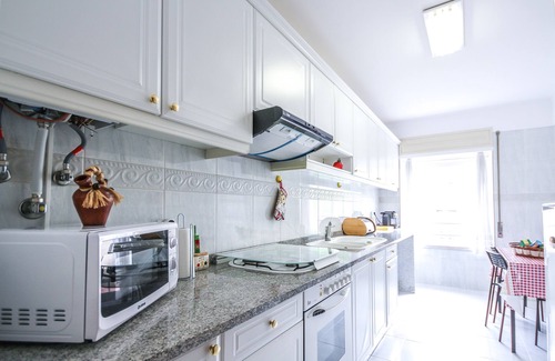 Cacilhas Apartment | Apartment near Tagus River located in South Bay Area.