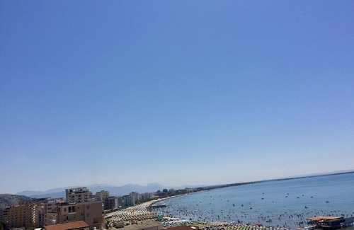 Shengjin Apartment | Apartment near the beach with a beautiful view of the city and sea