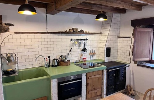 Peruyes Apartment | Apartment near the coast. Mountain views