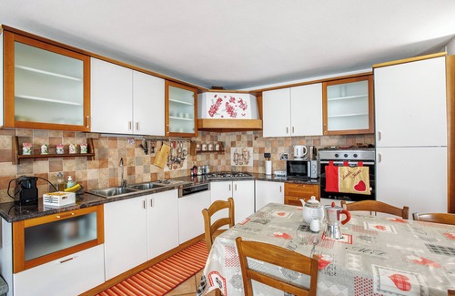 Chatillon Apartment | Apartment 'Nel Borgo Di Chatillon' with Balcony and Wi-Fi