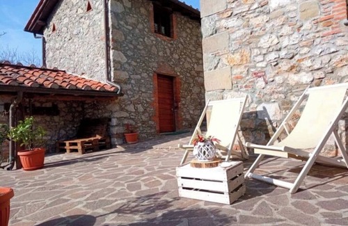 Borgo a Mozzano House | Apartment nestled in the green hills of Lucca.