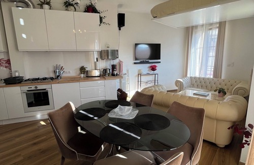Vernier Apartment | APARTMENT NICE CENTER, SNCF STATION, LOCAL MARKET